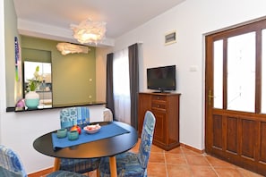 In-room dining - Apartment 1550 (Rovinj)