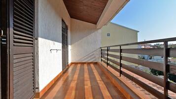 Standard-Apartment, 3 Schlafzimmer (0402) | Balkon
