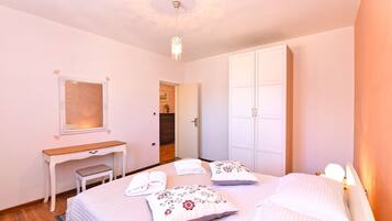 3 عدّة غرف نوم ومكواة/لوح كي وأسرّة أطفال/رضّع (مجانًا) وواي فاي مجانًا