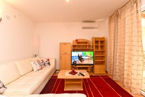 Standard Apartment, 2 Bedrooms (1562/15980) | Living room