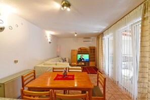 Standard Apartment, 2 Bedrooms (1562/15980) | In-room dining
