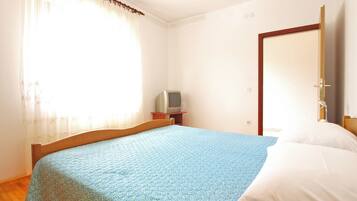 Standard Apartment, 2 Bedrooms (1563/16007) | 2 bedrooms, iron/ironing board, free cribs/infant beds, free WiFi