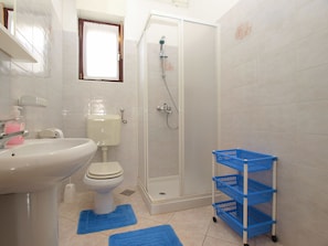 Standard Apartment, 2 Bedrooms (1563/16007) | Bathroom - Apartment 1563 (Pula)