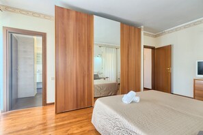 Standard Apartment, 3 Bedrooms (0406) | 3 bedrooms, iron/ironing board, free cribs/infant beds, travel crib - Apartment 1564 (Pula)