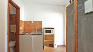 Standard Studio, 1 Bedroom (1571/16069) | Private kitchenette | Fridge, microwave, stovetop, electric kettle