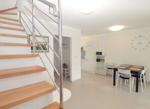 Standard House, 3 Bedrooms (0410) | Living area | TV