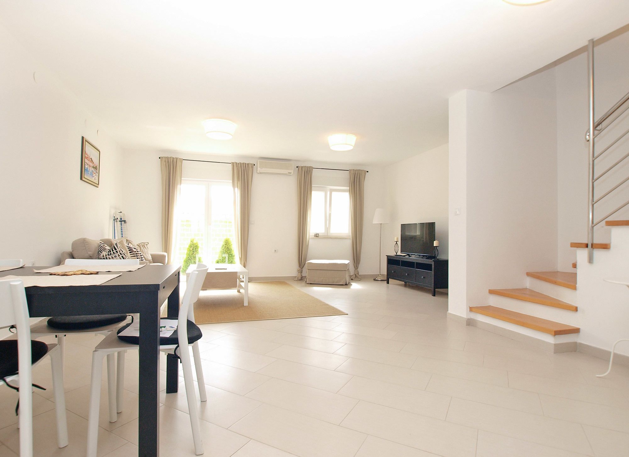 Casa estándar, 3 habitaciones (0410) | Área de sala de estar | Televisión 