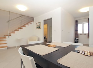 Standard House, 3 Bedrooms (0410) | In-room dining