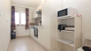 Standard House, 3 Bedrooms (0410) | Private kitchen | Fridge, microwave, electric kettle