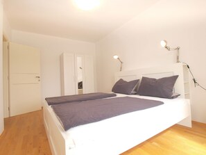 Standard-Haus, 3 Schlafzimmer (0410) | 3 Schlafzimmer, Bügeleisen/Bügelbrett, kostenloses WLAN