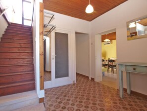 Casa Standard, 3 camere da letto (0413) | Area soggiorno | TV
