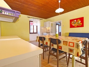 Standard House, 3 Bedrooms (0413) | In-room dining