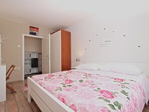 Standard Apartment, 2 Bedrooms (0416) | 2 bedrooms, iron/ironing board, free WiFi, bed sheets - Apartment 1592 (Pula)
