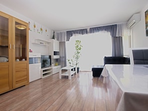 Standard Apartment, 2 Bedrooms (0416) | Living area