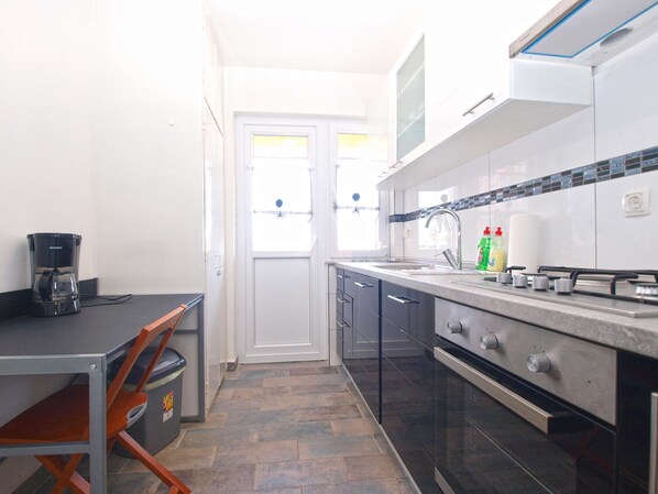 Standard Apartment, 2 Bedrooms (0416) | Private kitchen