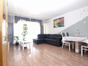 Standard Apartment, 2 Bedrooms (0416) | Living area | TV - Apartment 1592 (Pula)