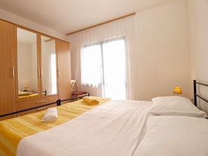 2 bedrooms, iron/ironing board, free WiFi, bed sheets