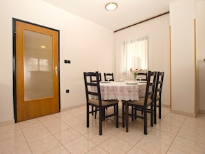 Standard Apartment, 2 Bedrooms (0417) | In-room dining