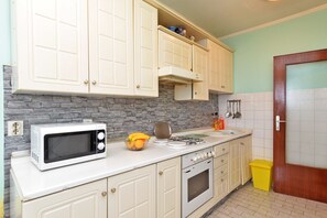 Căn hộ Tiêu chuẩn, 2 phòng ngủ (0418) | Bếp riêng | Tủ lạnh, lò vi sóng, lò nướng, bếp nấu 