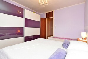 스탠다드 아파트, 침실 2개 (0418) | 2 개의 침실, 다리미/다리미판, 무료 유아용 침대, 무료 WiFi