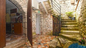 Rumah Standar, 3 kamar tidur (0419) | Teras/patio