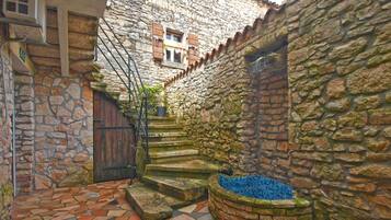 Rumah Standar, 3 kamar tidur (0419) | Teras/patio