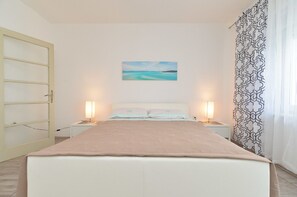 Standard Apartment, 1 Bedroom (0420) | 1 bedroom, iron/ironing board, free WiFi, bed sheets