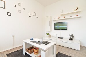 Standard Apartment, 1 Bedroom (0420) | Living area | TV