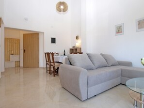 Standard Apartment, 2 Bedrooms (0421) | Living room | TV - Apartment 1611 (Pula)