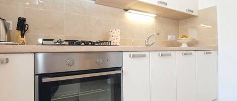 Standard Apartment, 2 Bedrooms (0421) | Private kitchen | Fridge, oven, stovetop, dishwasher