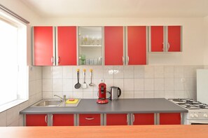 Standard Apartment, 1 Bedroom (1613/16625) | Private kitchen | Fridge, oven, stovetop, electric kettle