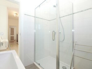 Standard Apartment, 2 Bedrooms (1617/16660) | Bathroom | Shower, hair dryer, towels - Apartment 1617 (Vodnjan)