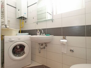 Shower, towels