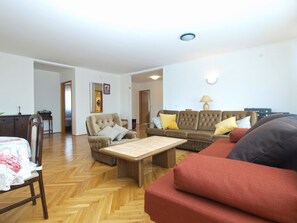 Standard Apartment, 3 Bedrooms (1624/16704) | Living area | TV - Apartment 1624 (Novigrad)