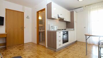 Standard Apartment, 1 Bedroom (1624/16705) | Living area | TV