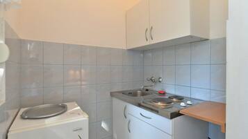 Standard-Studio, 1 Schlafzimmer (1631/16824) | Eigene Kochnische | Kühlschrank, Herdplatte, Wasserkocher, Kochgeschirr/Geschirr/Besteck