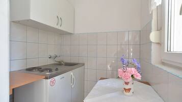 Standard-Studio, 1 Schlafzimmer (1631/16825) | Eigene Kochnische | Kühlschrank, Herdplatte, Wasserkocher, Kochgeschirr/Geschirr/Besteck