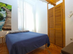Standard-Apartment, 1 Schlafzimmer (0431) | 1 Schlafzimmer, Bügeleisen/Bügelbrett, kostenloses WLAN, Bettwäsche