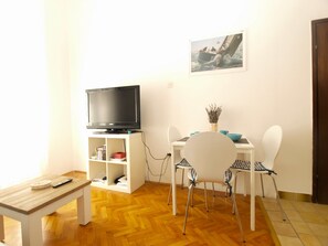 Standard Apartment, 1 Bedroom (0431) | In-room dining - Apartment 1636 (Pula)