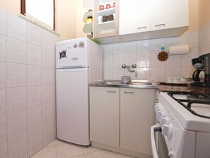 شقة عادية - غرفة نوم واحدة (0433) | مطبخ خاص | ثلاجة، فرن، موقد طهي مسطح، ماكينة لصنع القهوة/الشاي