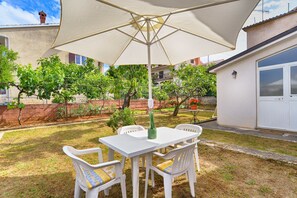 Outdoor dining - Apartment 1648 (Porec)