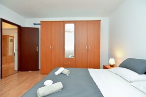 Standard Apartment, 1 Bedroom (1648/17054) | Iron/ironing board, free cots/infant beds, free WiFi, bed sheets - Apartment 1648 (Porec)