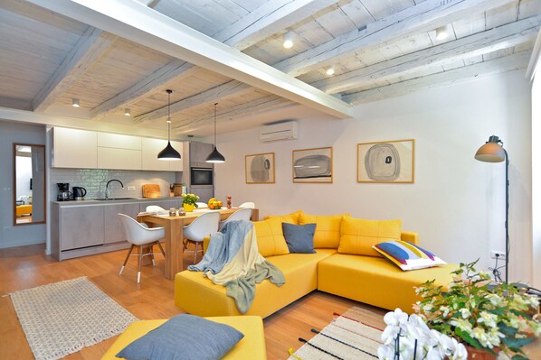 Standard House, 2 Bedrooms (0438) | Living room | TV