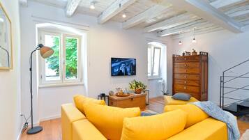 Standard House, 2 Bedrooms (0438) | Living room | TV