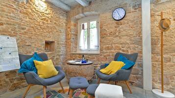 Standard-Haus, 2 Schlafzimmer (0438) | Wohnbereich | Fernseher