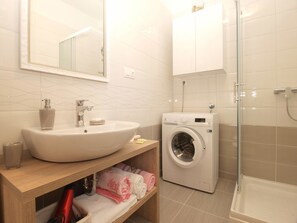 Apartemen Standar, 1 kamar tidur (0440) | Kamar mandi | Shower, pengering rambut,  dan handuk