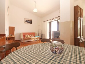 Standard Apartment, 2 Bedrooms (1669/17262) | In-room dining