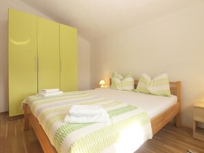 Standard-Apartment, 2 Schlafzimmer (0450) | 2 Schlafzimmer, Bügeleisen/Bügelbrett, kostenloses WLAN, Bettwäsche
