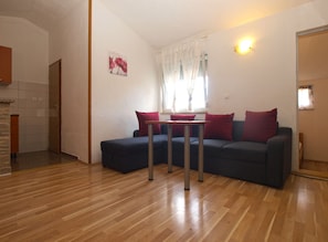 Standard Apartment, 2 Bedrooms (0450) | Living area