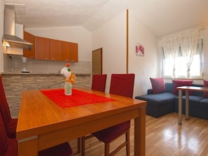 Standard Apartment, 2 Bedrooms (0450) | In-room dining